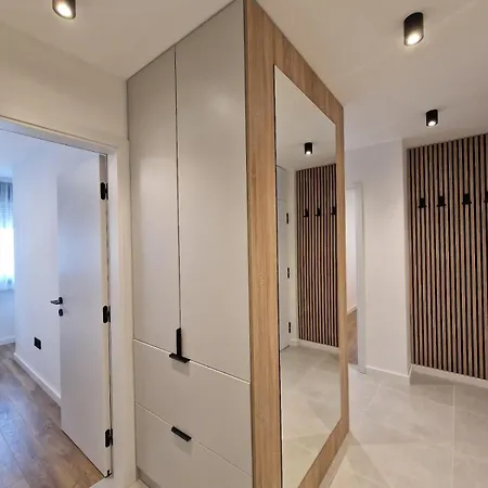 דירה District 21 *